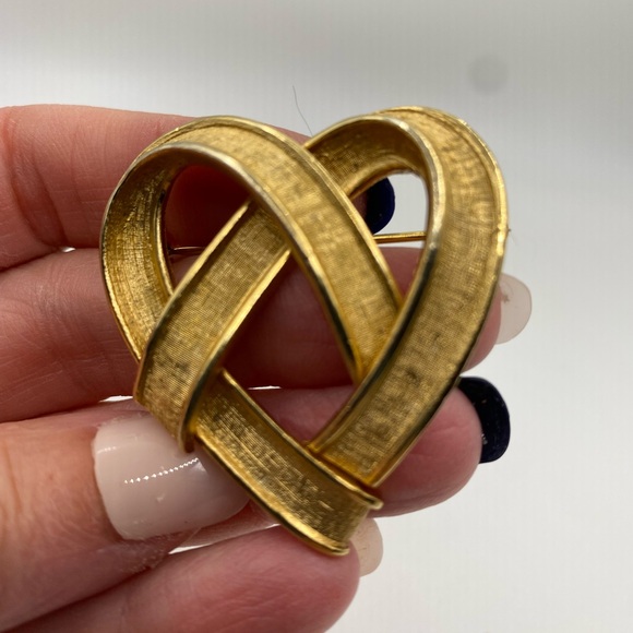 💛HP💛 Coro Pegasus Modernist Gold Tone Heart Brooch Brushed Textured Vintage - Picture 5 of 7